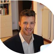 Ingegnere meccanico impartisce lezioni di materie scientifiche